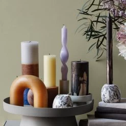 Broste Copenhagen - Steen Kerzenständer, Dunkelgrau / Weiß 5 Broste Copenhagen - Steen Kerzenständer, Dunkelgrau / Weiß -Broste Copenhagen Broste Copenhagen AW21 Ambiente 32