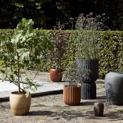 Broste Copenhagen - Fiber Pflanztopf, Ø 37 X 37 Cm, Terracotta (2er-Set) 10 Broste Copenhagen - Fiber Pflanztopf, Ø 37 X 37 Cm, Terracotta (2er-Set) -Broste Copenhagen Broste Copenhagen Fiber Pflanztopf Ambiente 1