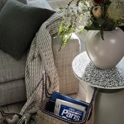 Broste Copenhagen - Agari Tisch, Rainy Day Grey Black -Broste Copenhagen Broste Copenhagen Leda Vase Agari Tisch Bodil Kissen A1