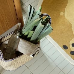 Broste Copenhagen - Lykke Korb, Natural / Jelly Green (2er-Set) -Broste Copenhagen Broste Copenhagen Lykke Korb natural baja blue Situation 1 1