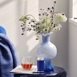 Broste Copenhagen - Mella Vase, Intense Blue / Off-white 9 Broste Copenhagen - Mella Vase, Intense Blue / Off-white -Broste Copenhagen Broste Copenhagen Mella Vase intense blue off white Situation 1