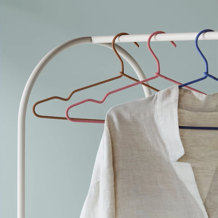 Broste Copenhagen - Mio Kleiderbügel, Sand (3er-Set) 2 Broste Copenhagen - Mio Kleiderbügel, Sand (3er-Set) – Bild 2