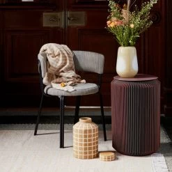 Broste Copenhagen - Pam Beistelltisch Ø 40 X H 60 Cm, Dunkelgrau 7 Broste Copenhagen - Pam Beistelltisch Ø 40 X H 60 Cm, Dunkelgrau -Broste Copenhagen Broste Copenhagen Pam Beistelltisch Ambiente 2