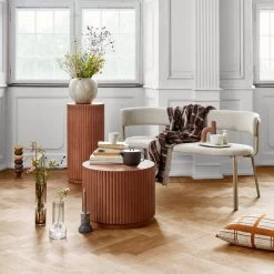 Broste Copenhagen - Rillo Podium, Ø 36 X 106 Cm, Charcoal -Broste Copenhagen Broste Copenhagen Rillo Podium camel Ambiente 4