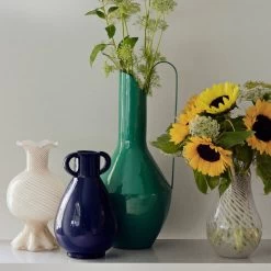 Broste Copenhagen - Mella Vase, Intense Blue / Off-white 12 Broste Copenhagen - Mella Vase, Intense Blue / Off-white -Broste Copenhagen Broste Copenhagen Simi Vasen deep cobalt blue Situation 4
