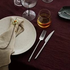 Broste Copenhagen - Sletten Besteck, Full Satin Edelstahl (16-teilig) -Broste Copenhagen Broste Copenhagen Sletten Besteck Full Satin Edelstahl 16 teilig Tischdecke A1