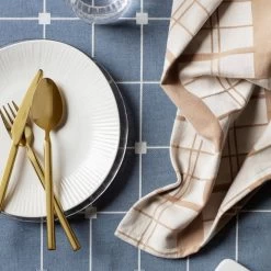 Broste Copenhagen - Tila Tischdecke, L 300 Cm, Decadent Chocolate / Off-white 9 Broste Copenhagen - Tila Tischdecke, L 300 Cm, Decadent Chocolate / Off-white -Broste Copenhagen Broste Copenhagen Tila Stoffservietten Ambiente 2