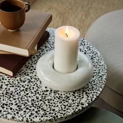 Broste Copenhagen - Torus Kerzenhalter, Ø 17,5 X H 5 Cm, Marmor Weiß -Broste Copenhagen Broste Copenhagen Torus Kerzenhalter Marmor Agari Tisch A1 1