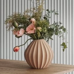Broste Copenhagen - Wide Vase, Ø 30 X H 30 Cm, Smoked Pearl 21 Broste Copenhagen - Wide Vase, Ø 30 X H 30 Cm, Smoked Pearl -Broste Copenhagen Broste Copenhagen Wide Vase indian tan Situation 2
